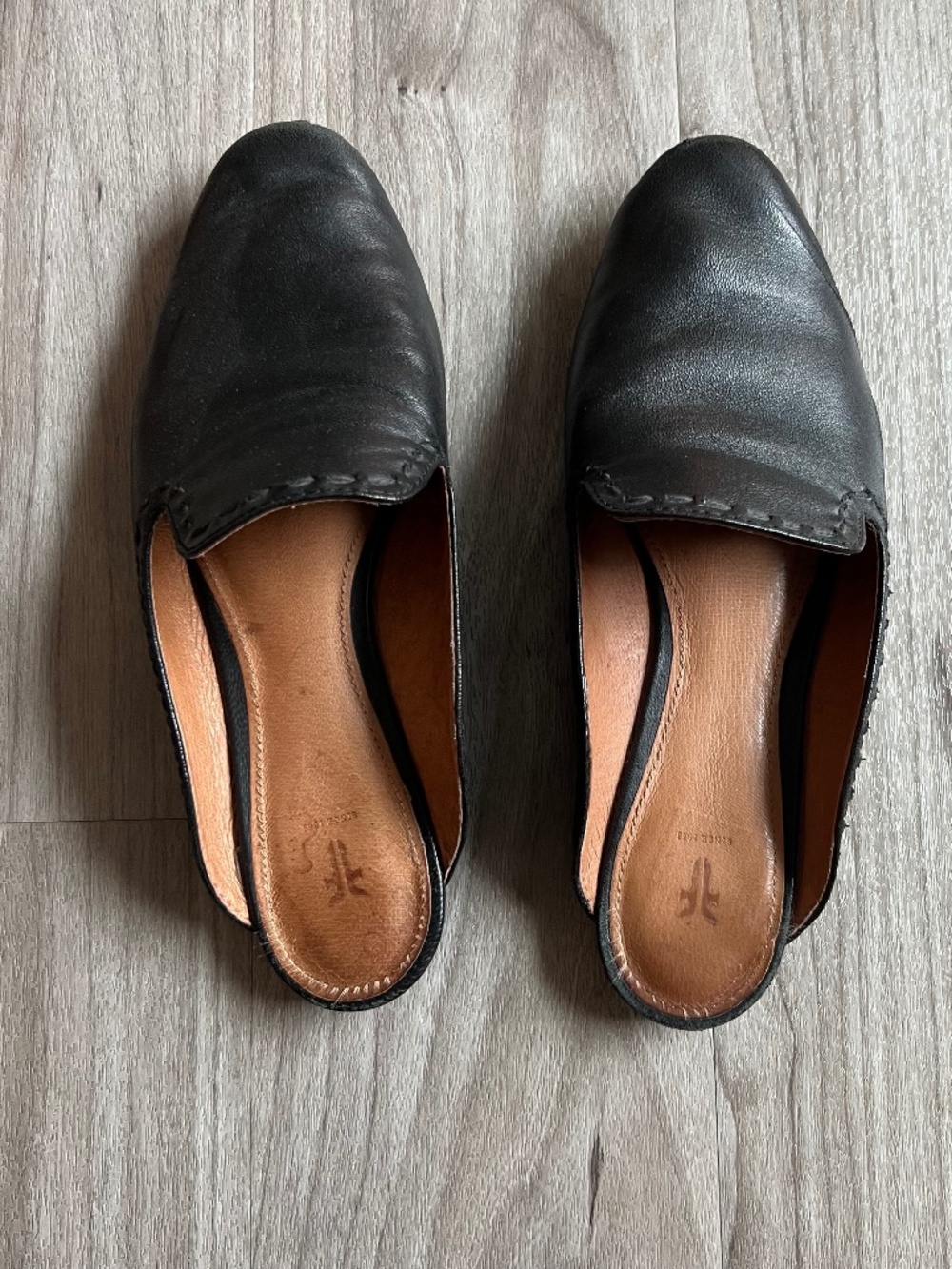 Frye Gwen Pickstitch Slide Mules (5, black leather)